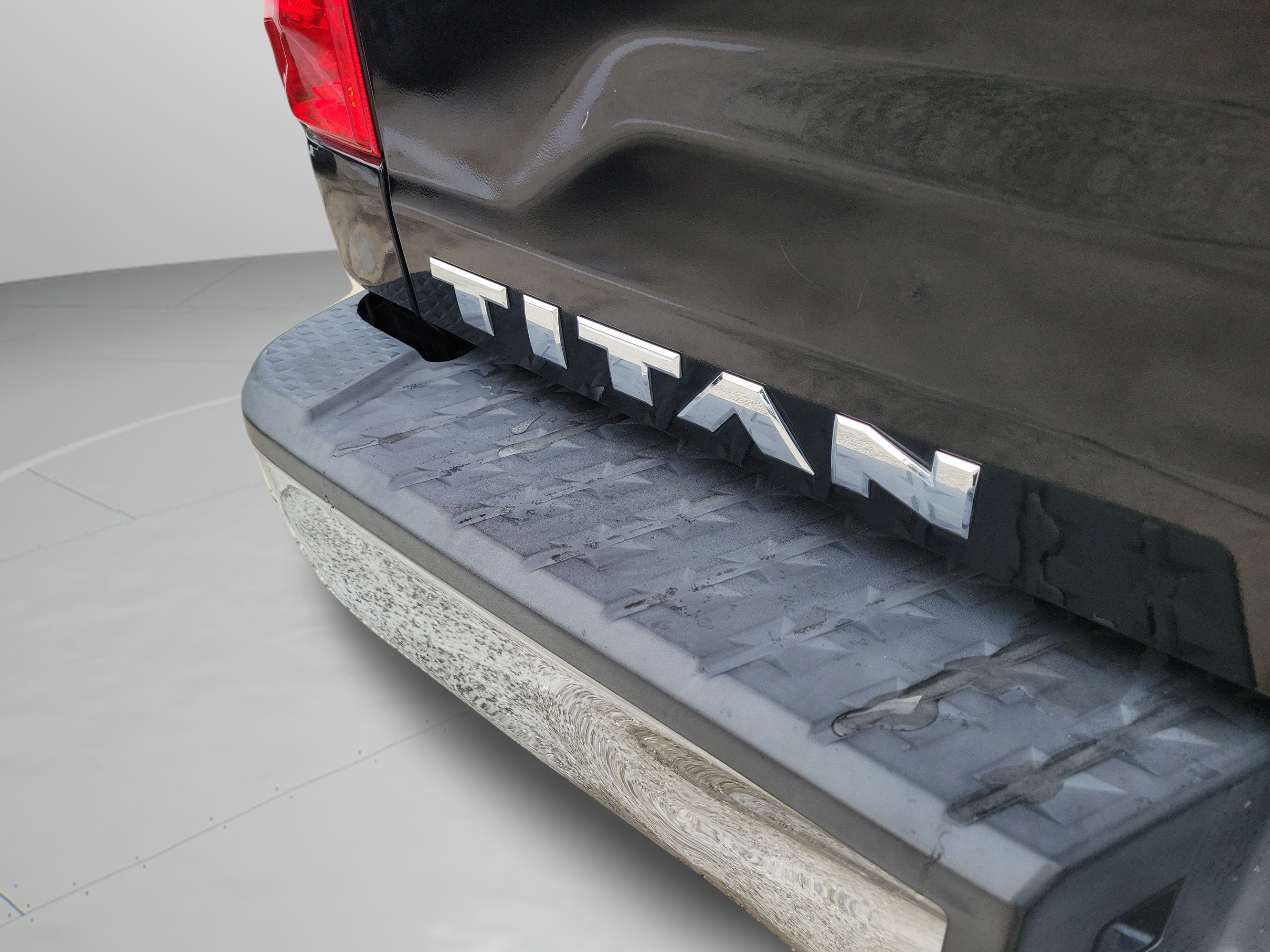 Used 2017 Nissan Titan SV RWD image 10