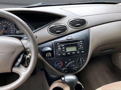 Used 2001 Ford Focus SE FWD image 9