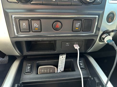 Used 2021 Nissan Titan SV w/ SV Convenience Package image 21