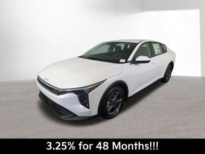 New 2025 Kia K4 LXS