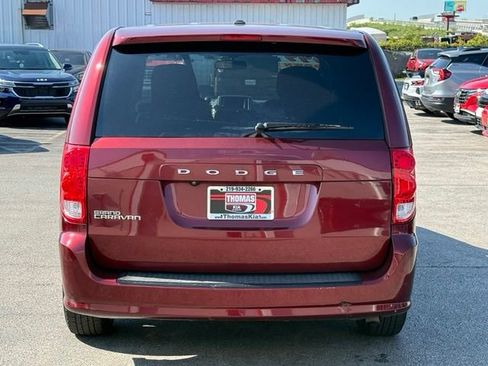 Used 2017 Dodge Grand Caravan SE FWD image 11