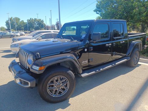 Used 2021 Jeep Gladiator Overland AWD/4WD image 1