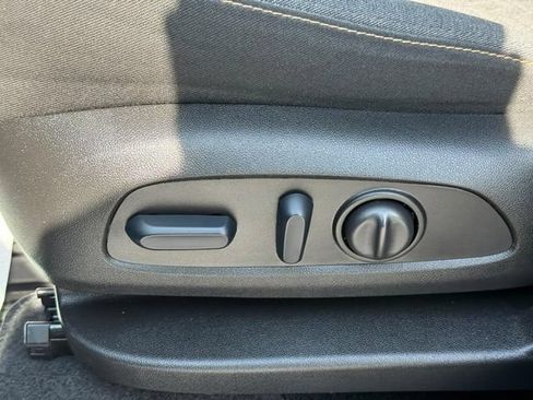 Used 2024 Chevrolet Equinox LT w/ LPO, Floor Liner Package FWD image 17
