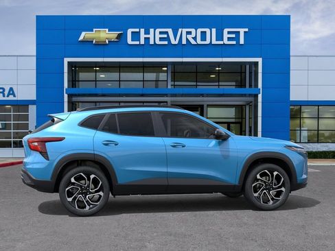 New 2026 Chevrolet Trax RS w/ Sunroof Package FWD image 5