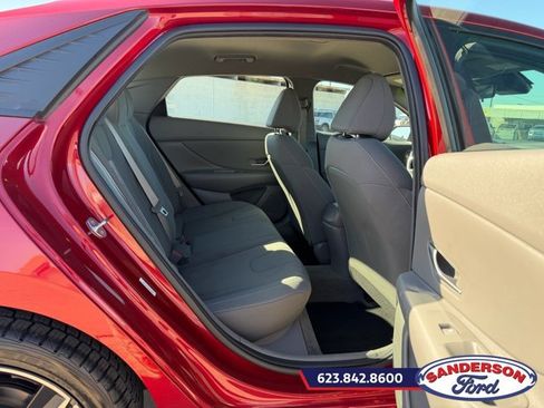 Used 2023 Hyundai Elantra SEL w/ Convenience Package image 10