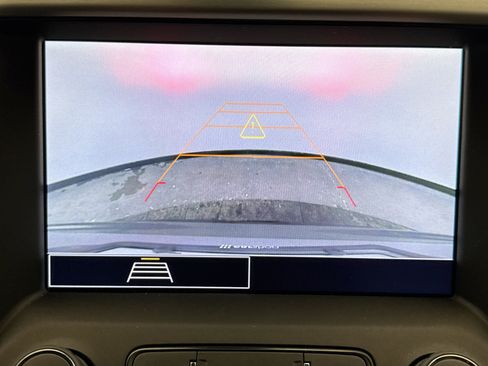 Used 2023 GMC Acadia SLE w/ Driver Convenience Package image 10