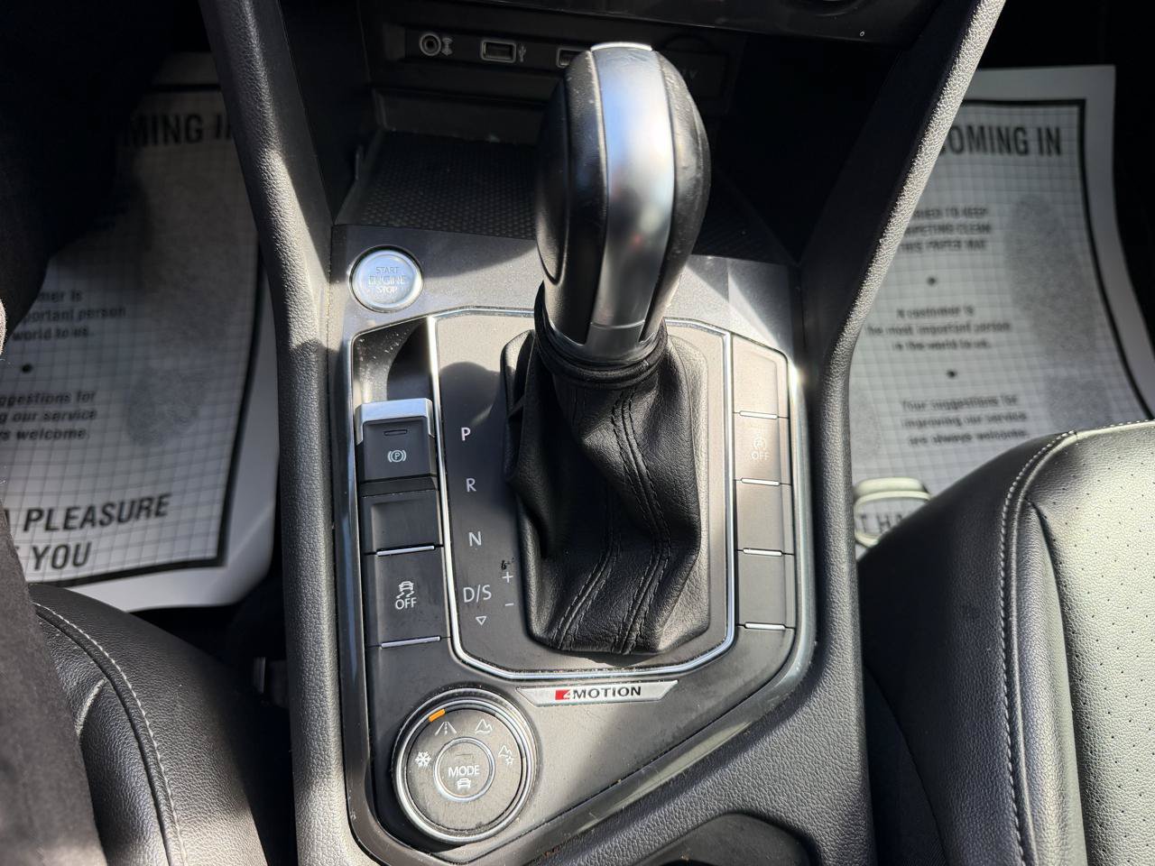 Used 2018 Volkswagen Tiguan SEL AWD/4WD image 22