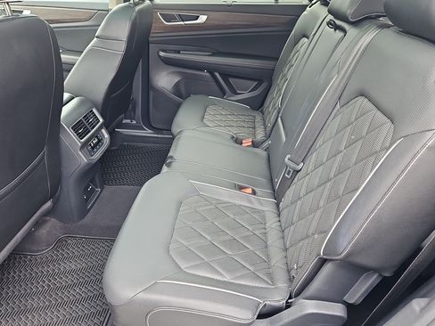Certified 2024 Volkswagen Atlas SEL Premium R-Line AWD/4WD image 38