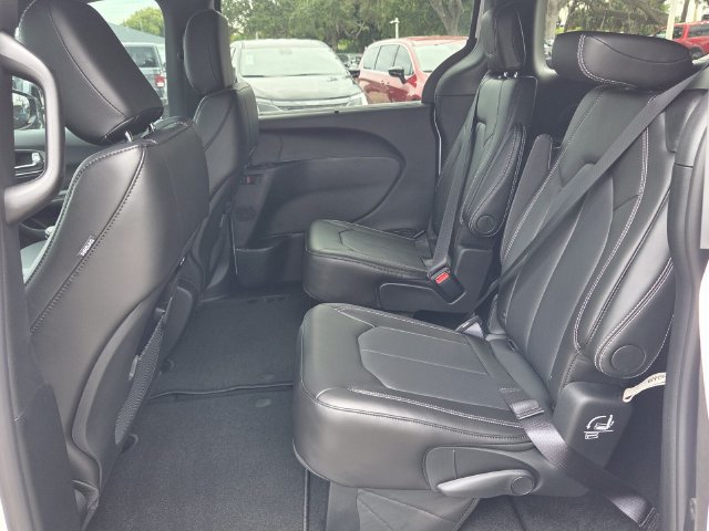 New 2027 Chrysler Pacifica Select FWD image 12