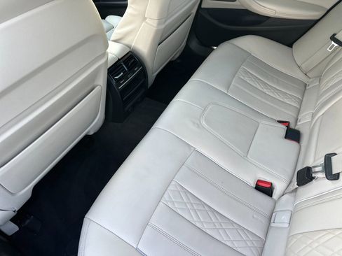 Used 2019 BMW 530e image 12