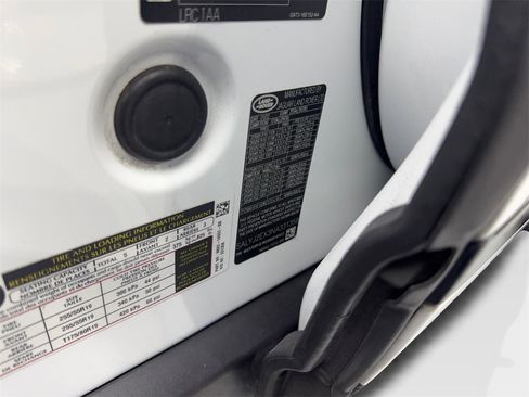 Used 2022 Land Rover Range Rover Velar S image 88