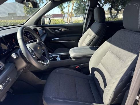 Used 2024 Chevrolet Traverse LT image 17