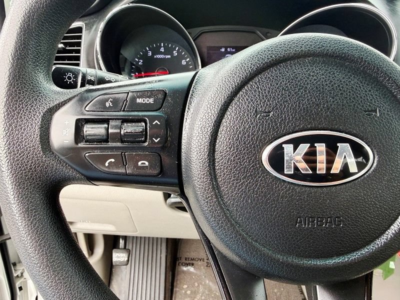 Used 2019 Kia Sedona LX FWD image 28