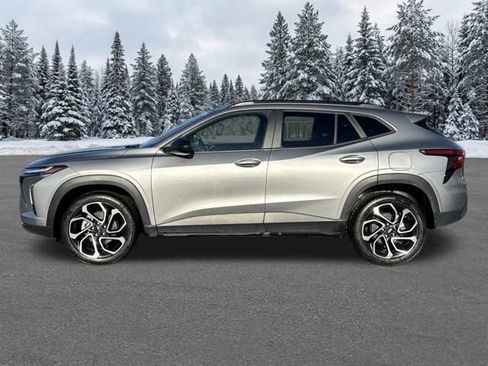 Used 2024 Chevrolet Trax RS image 2