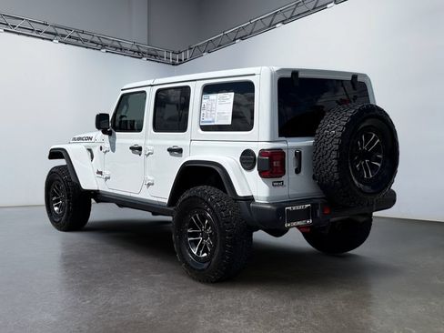 Used 2024 Jeep Wrangler Unlimited Rubicon AWD/4WD image 5