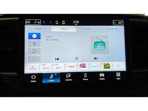 Used 2024 Chrysler Pacifica Touring-L FWD image 13