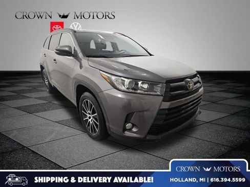 Used 2018 Toyota Highlander SE image 1