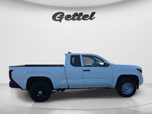 Used 2025 Toyota Tacoma SR image 3
