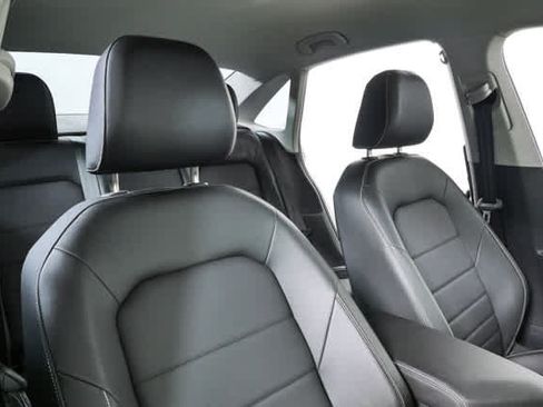 Used 2024 Volkswagen Jetta SE FWD image 23