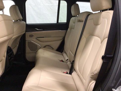 Used 2023 Jeep Grand Cherokee Limited AWD/4WD image 18