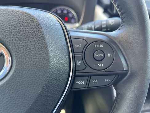 Used 2021 Toyota RAV4 XLE Premium image 28