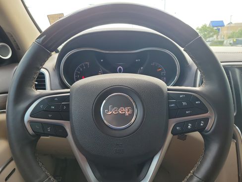 Used 2018 Jeep Grand Cherokee Overland AWD/4WD image 16
