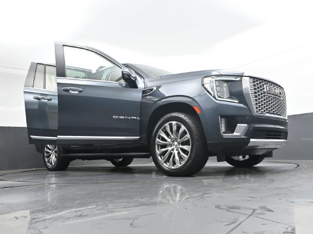 Used 2021 GMC Yukon XL Denali w/ Denali Premium Package AWD/4WD image 43