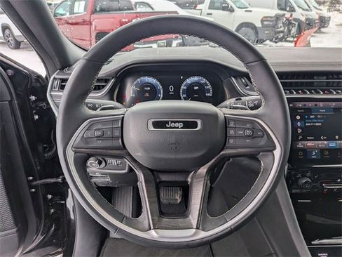 Certified 2024 Jeep Grand Cherokee Limited image 17