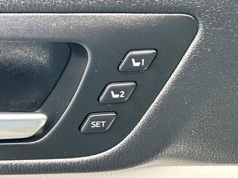 Used 2018 Toyota Highlander Limited image 24