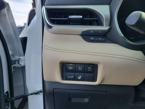 Used 2023 Toyota Highlander L image 20
