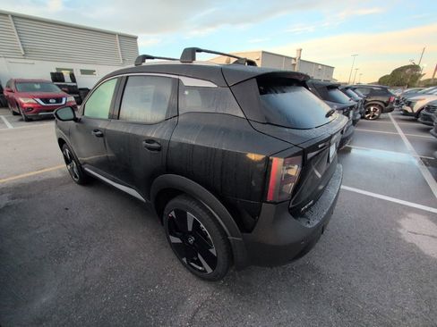 New 2025 Nissan Kicks SR FWD image 6