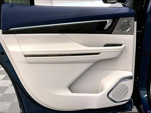 Used 2025 Buick Enclave Avenir w/ Super Cruise Package image 22