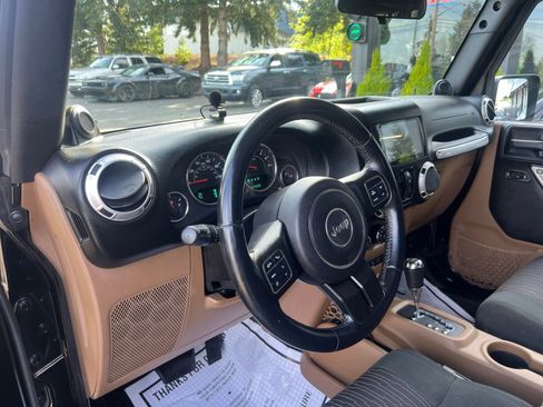 Used 2012 Jeep Wrangler Unlimited Sahara w/ Connectivity Group AWD/4WD image 20