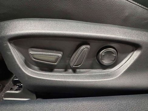 Used 2025 Toyota Camry SE image 14