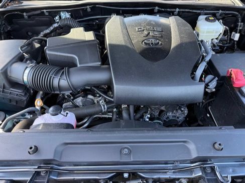 Certified 2023 Toyota Tacoma TRD Off-Road AWD/4WD image 10