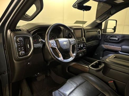 Used 2020 Chevrolet Silverado 2500 High Country w/ Technology Package AWD/4WD image 4