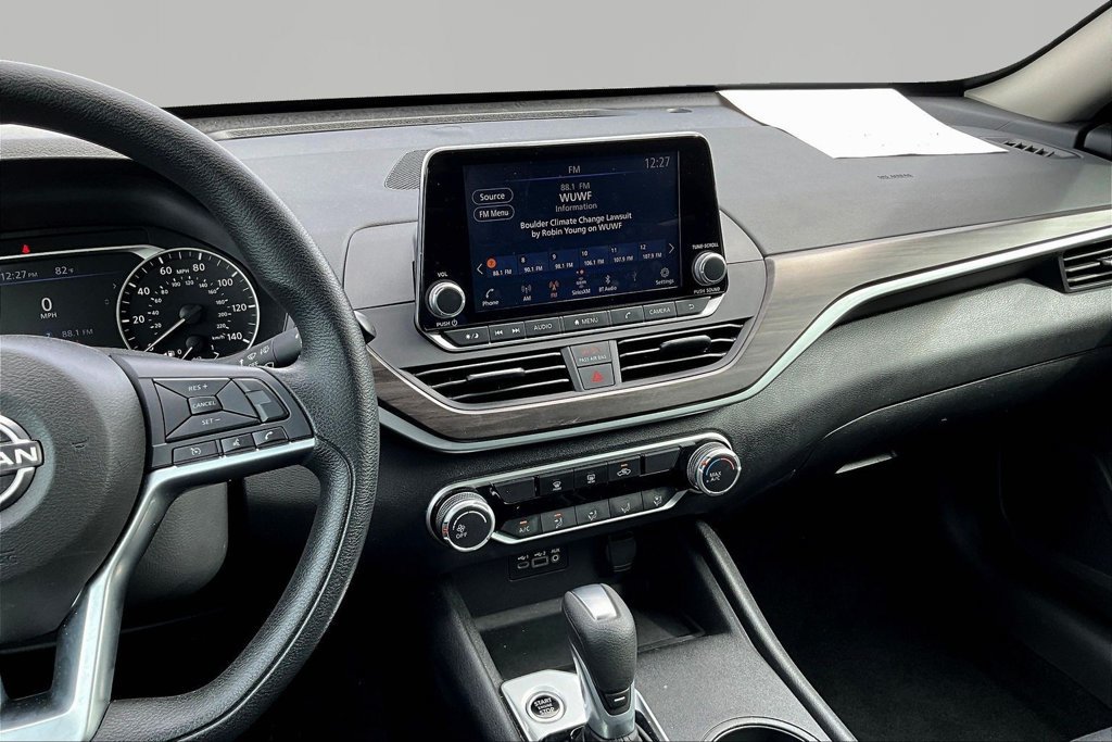Used 2025 Nissan Altima 2.5 SV FWD image 11