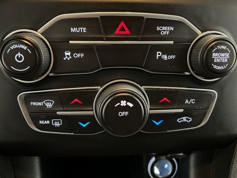 Used 2023 Dodge Charger SXT RWD image 40