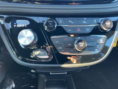 New 2026 Chrysler Pacifica Select image 29