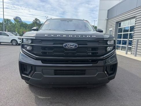 Used 2025 Ford Expedition Active AWD/4WD image 2