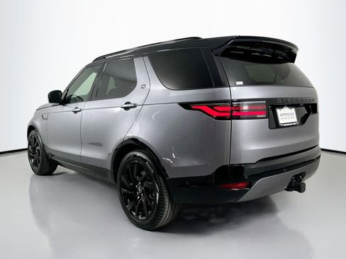 Certified 2025 Land Rover Discovery Dynamic SE image 6