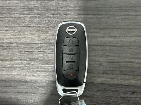 Used 2025 Nissan Pathfinder SV image 29