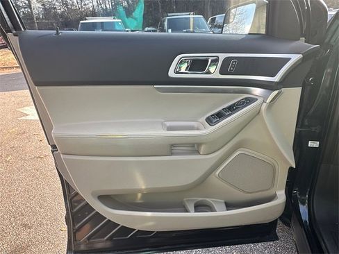 Used 2015 Ford Explorer XLT w/ Equipment Group 202A image 10