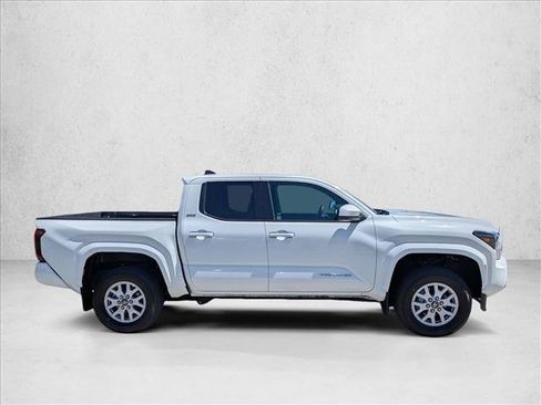 Certified 2024 Toyota Tacoma SR5 AWD/4WD image 4