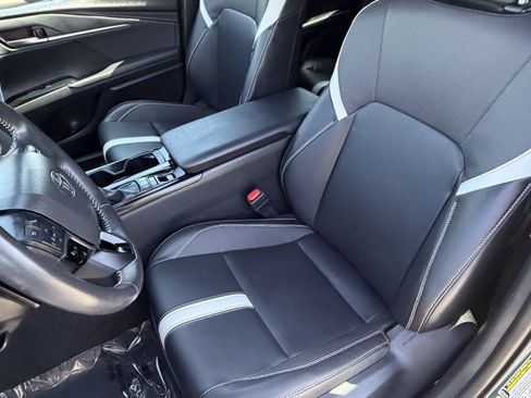 Used 2025 Toyota Camry SE w/ Convenience Package FWD image 27