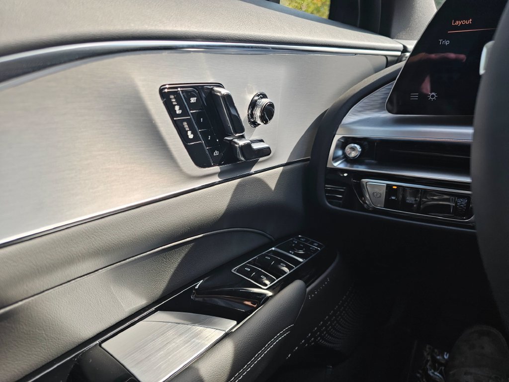 New 2027 Cadillac Lyriq Luxury AWD/4WD image 33