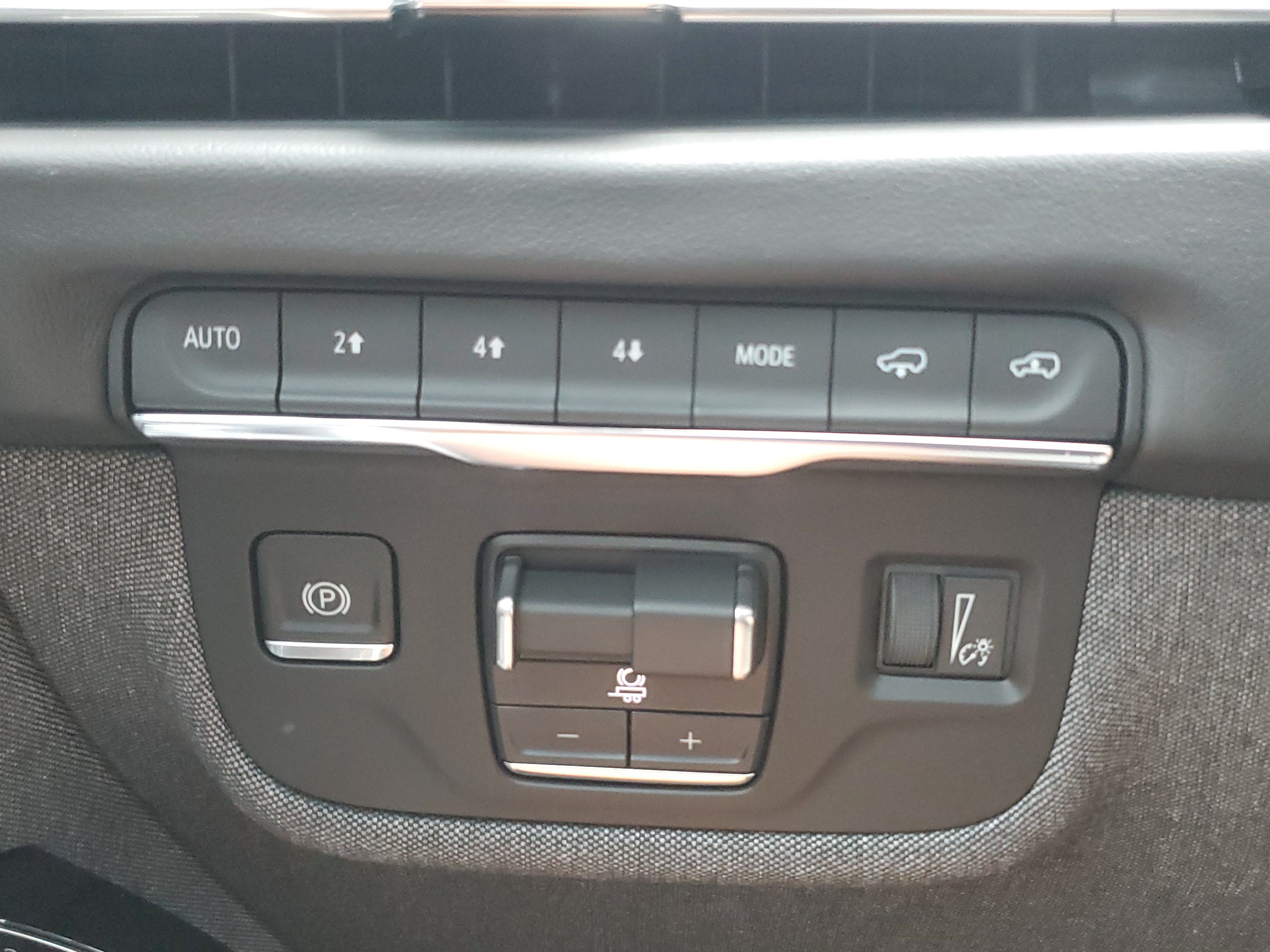 Used 2025 Cadillac Escalade ESV Sport Platinum w/ LPO, Floor Liner Package AWD/4WD image 25