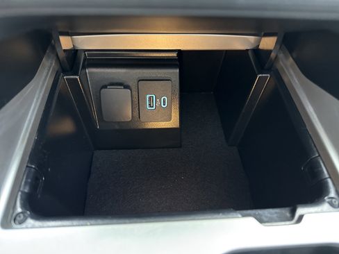 Certified 2022 Ford Explorer XLT w/ Equipment Group 202A image 28