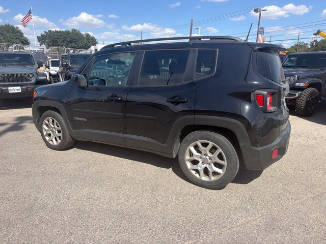 Used 2018 Jeep Renegade Latitude FWD image 4