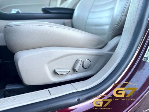 Used 2017 Ford Fusion SE w/ Fusion SE Technology Package FWD image 10